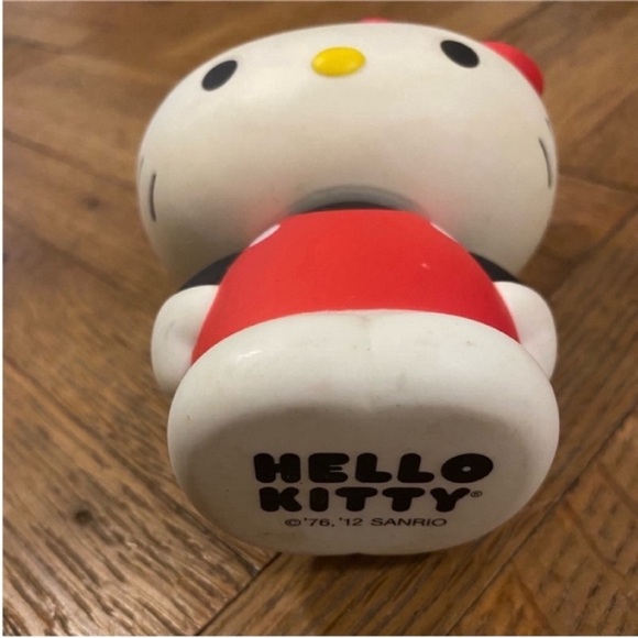 Hello Kitty Vinyl Figure - Picture 3 of 7